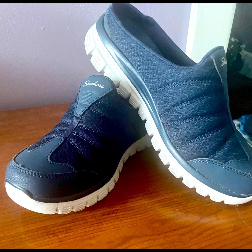 COPY - Skechers navy slide sneaker, size 7.5